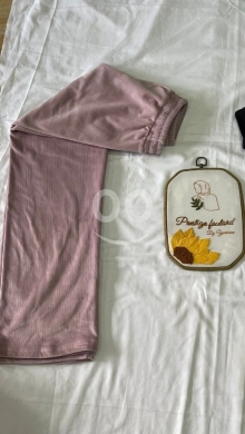 Vêtements, chaussures et accessoires dans Zahleh - بنطلون مخمل "فدار" زهري ناعم - إطلالة عصرية تجمع بين الراحة المطلقة والأناقة ($10)