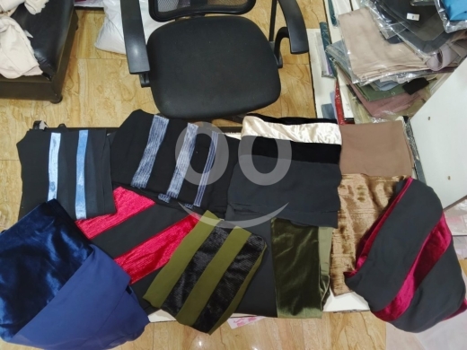 Clothes, Footwear & Accessories in Beirut City - إشارب (منديل) مخمل راقي - لمسة من الدفء والفخامة لإطلالتك الشتوية ($10)