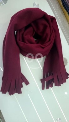 الملابس، الأحذية والزينة في زحله - شال شتوي فليس (Fleece) ناعم بأطراف شراشيب - دفء كلاسيكي وألوان غنية ($10)