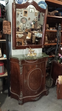 Antiques & Collectibles in Nabatyeh - كونسول
