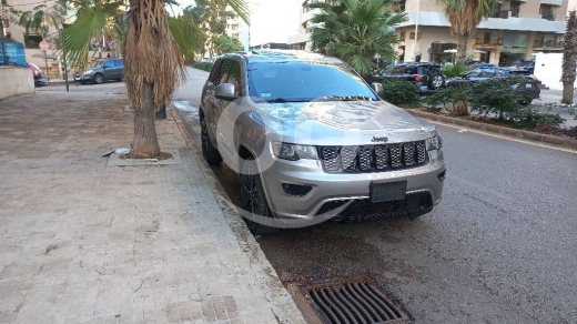 Jeep in Verdun - جيب غراند شيروكي التيتود 2018 دفع رباعي بحالة ممتازة | Grand Cherokee 2018 Altitude Four Wheel Drive