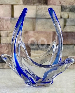 Antiques & Collectibles in Zahleh - Vintage Canadian Chalet Art Glass Centerpiece - Clear & Cobalt Blue