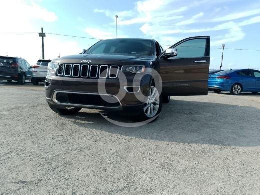 Jeep in Jidra - جيب جراند شيروكي Limited 2017 فرش جلد أسود | Grand Cherokee Limited 2017 Brown SUV