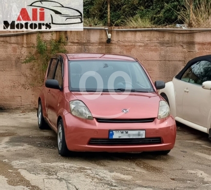 Daihatsu in Hadeth - دايهاتسو سيريون 2006 لون زهري مميز بحالة جيدة جداً | 2006 Daihatsu Sirion Pink Compact Hatchback