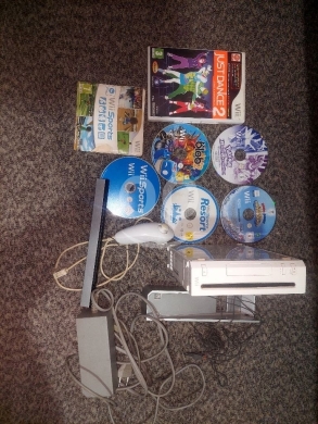Gaming Console & Accessories in Rahbeh - Nintendo wii