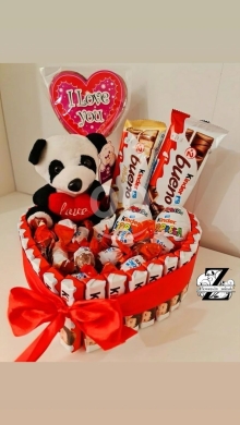 صندوق هدايا فاخر مع ورد وشوكولاتة وإكسسوارات | Luxury Gift Box with Roses & Accessories — 6
