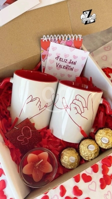 صندوق هدايا فاخر مع ورد وشوكولاتة وإكسسوارات | Luxury Gift Box with Roses & Accessories — 4