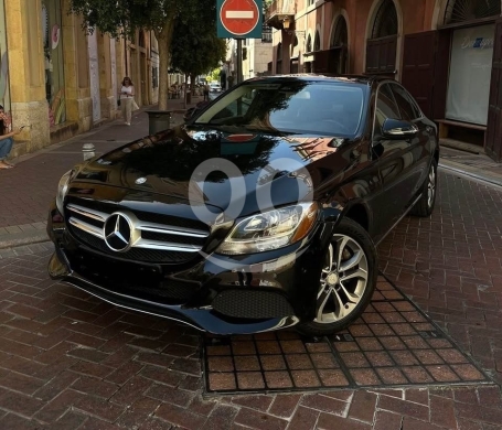 مرسيدس بنز في مدينة بيروت - Mercedes C300 model 2017