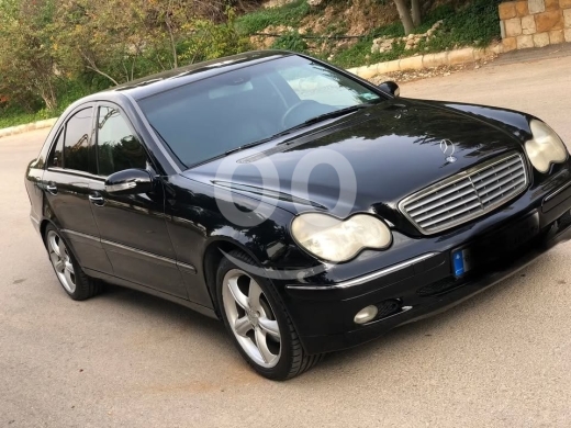 مرسيدس بنز في مدينة بيروت - C240 Model 2004