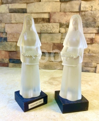 Antiques & Collectibles dans Zahleh - Vintage Sichel Frosted Glass Nun Figurine on a Pedestal - 1857-1982 Religious Art Sculpture