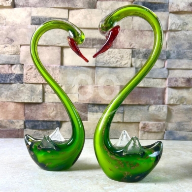 Antiques & Collectibles in Zahleh - Murano Glass Swan Figurines - Handcrafted Italian Art Glass with Gold Flecks