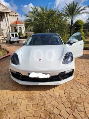 Porsche in Beirut City - Porsche panamera 2017