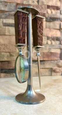 Antiques & Collectibles dans Zahleh - Vintage Desk Magnifier & Letter Opener Set - Leather-Wrapped Handles with Metal Stand