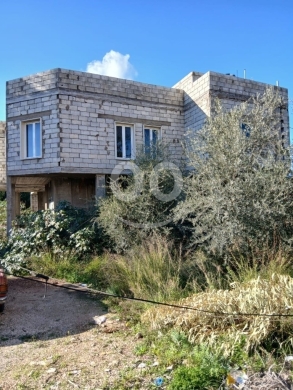 Commercials for sale in Maarakeh - مبنى طابقين للبيع في معركة - أرض 1013م، شقة جاهزة 300م وشقتين قيد الإنشاء مع سند أخضر