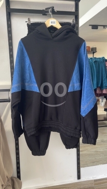 Vêtements, chaussures et accessoires dans Safad el-Batikh - Mixed-Media Tracksuit