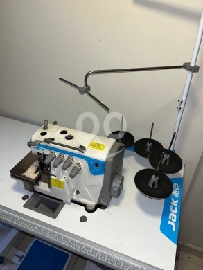 Other Goods in Mousseitbeh - Jack Industrial Overlock / Serger Machine - Excellent Condition