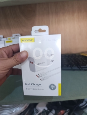 Mobile accessories in Haysseh - شاحن سريع Foneng بقوة 18 واط مع كابل Type-C | Foneng 18W Fast Charger with Type-C Cable
