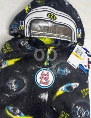 Baby & Kids Stuff in Al Dahye - بيجاما قطعة واحدة "جمبسوت" شتوية للأطفال بتصميم الفضاء (6/7 سنوات) جديد بالتاغ | Boys Galaxy Fleece