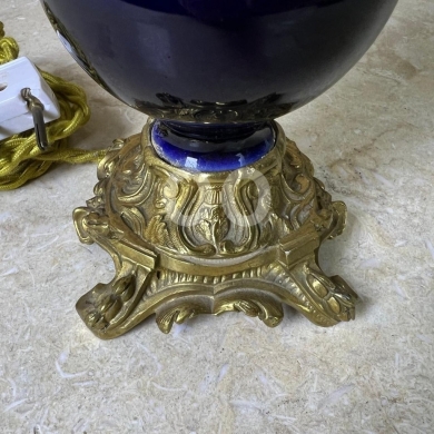 Petite Antique Rococo Revival Table Lamp with Blue Glass Body and Gilded Brass Base — 4
