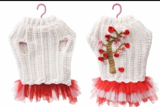 Vêtements, chaussures et accessoires dans Halate - فستان حيوانات أليفة كروشيه يدوي فاخر مزين بشجرة قلوب | Premium Handmade Crochet Pet Dress Heart Tree