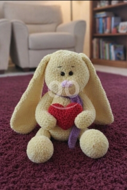 Vêtements, chaussures et accessoires dans Halate - أرنب كروشيه محشو حجم كبير مع قلب بمقاس 60&times;30 سم | Large Handmade Crochet Bunny with Heart 60x30cm