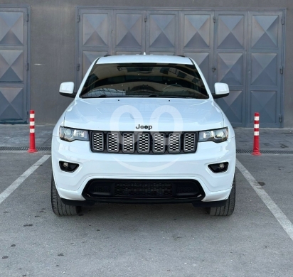 Jeep in Zahleh - جيب غراند شيروكي Altitude 2018 - حالة ممتازة ورادار | 2018 Jeep Grand Cherokee Altitude