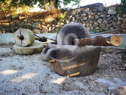 Antiques & Collectibles in Hermel - مجموعة كنوز من الاحجار - مطاحن وأجران و معاصر قديمة جدا و تراثية