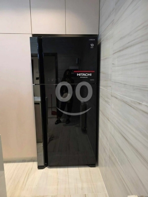 Heating & cooling appliances in Beirut City - ثلاجة هيتاشي إنفيرتر بابين بتصميم زجاجي أسود | Hitachi Inverter Two-Door Refrigerator Black Glass