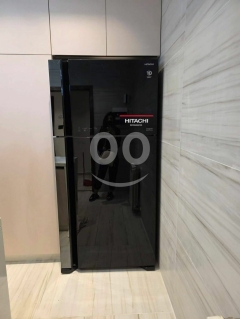 ثلاجة هيتاشي إنفيرتر بابين بتصميم زجاجي أسود | Hitachi Inverter Two-Door Refrigerator Black Glass