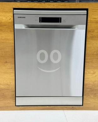Heating & cooling appliances in Beirut City - غسالة أطباق سامسونج ستانلس ستيل بتصميم عصري | Samsung Stainless Steel Dishwasher Sleek Design