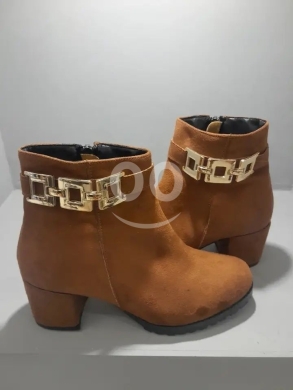بوت كعب نسائي أنيق جداً من خامة مخملية فاخرة | Sophisticated High-Heeled Suede Ankle Boots — 3