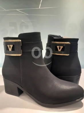 بوت كعب نسائي أنيق جداً من خامة مخملية فاخرة | Sophisticated High-Heeled Suede Ankle Boots — 2