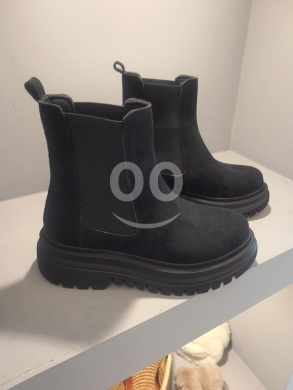 رينجر شتوي نسائي ناعم بتصميم عصري بسيط | Elegant & Cozy Women's Velvet Ranger Boots — 2