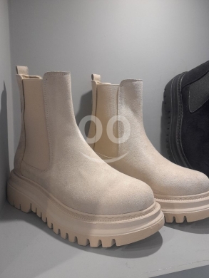 Vêtements, chaussures et accessoires dans Abou Samra - رينجر شتوي نسائي ناعم بتصميم عصري بسيط | Elegant & Cozy Women&#039;s Velvet Ranger Boots