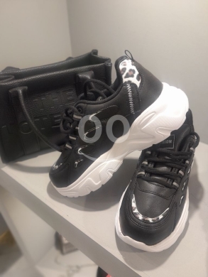 Vêtements, chaussures et accessoires dans Abou Samra - سبادرين بناتي عصري قطعة فاخرة بتصميم "Chunky" جذاب | Trendy & Luxury Girls&#039; Chunky Sneakers