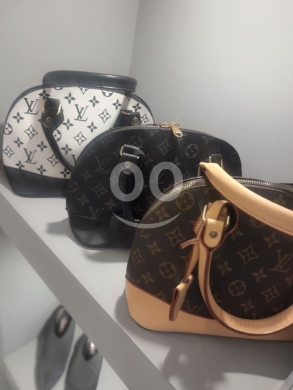 Vêtements, chaussures et accessoires dans Abou Samra - حقائب يد نسائية (ألما) من الجلد الفاخر | Elegant Brand-Patterned Leather "Alma" Handbags