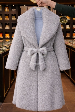 Clothes, Footwear & Accessories in Loussiya - جاكيت نسواني فرو
