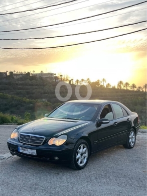 مرسيدس بنز في مدينة بيروت - Mercedes Benz C180 model 2002