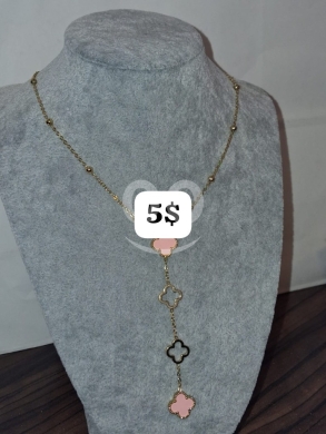 Vêtements, chaussures et accessoires dans Bhamdoun - Elegant Four-Leaf Clover Long Pendant Necklace | Gold-Tone Fashion Jewelry