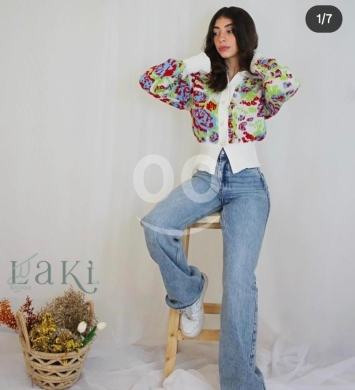 Vêtements, chaussures et accessoires dans Saïda - كارديجان نسائي بنقشة زهور كلاسيكية - سترة قصيرة بأزرار وأكمام مضلعة