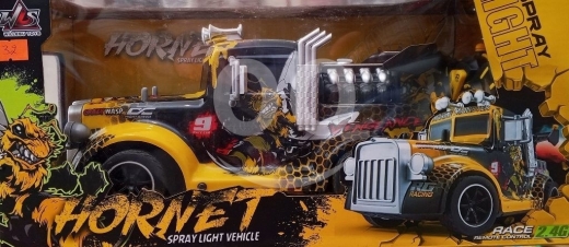 Other Goods in Ras El Metn - سيارة مونستر تراك بجهاز تحكم مع بخاخ وإضاءة | Monster Truck Remote Control Spray Light Vehicle