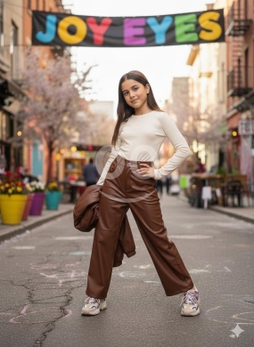 Clothes, Footwear & Accessories in Beirut City - طقم بناتي كاجوال بنطلون جلد بني وبلوزة ناعمة | Trendy Girls&#039; Brown Leather Pants & Soft Top Set