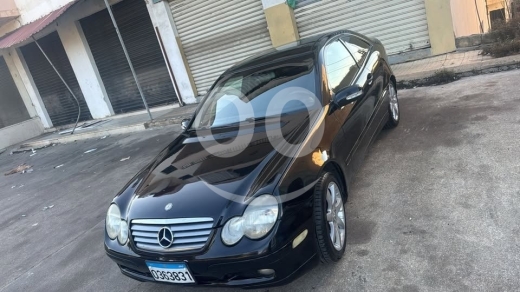 Mercedes-Benz in Nabatyeh - 320 Model 2003