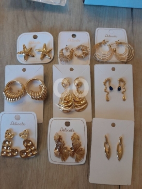 Clothes, Footwear & Accessories in Beirut City - تشكيلة أقراط ذهبية عصرية بتصاميم متنوعة | Trendy Gold Earring Collection Diverse Stylish Designs