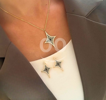 Clothes, Footwear & Accessories in Beirut City - طقم ذهبي راقٍ بتصميم النجمة المثمنة والمينا | Elegant Gold Star Jewelry Set Black Enamel & Zircon
