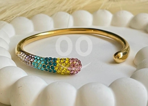 Clothes, Footwear & Accessories in Beirut City - سوار ذهبي مفتوح مرصع بكريستالات ملونة براقة | Elegant Gold Open Bangle with Colorful Crystals