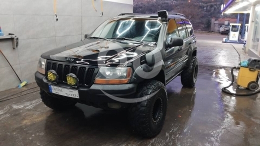 Jeep in Beirut City - Cherokee 2000