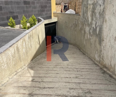 R9-3189 Warehouse for Rent in Nakhleh – Koura (450 m², 4m Height, Main Road) — 4