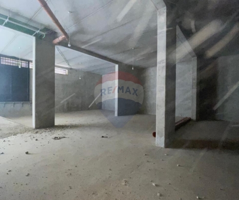 Commercials for rent dans Nakhleh - R9-3189 Warehouse for Rent in Nakhleh - Koura مستودع للإيجار في نخلة الكورة (450 m², 4m Height, Main Road)