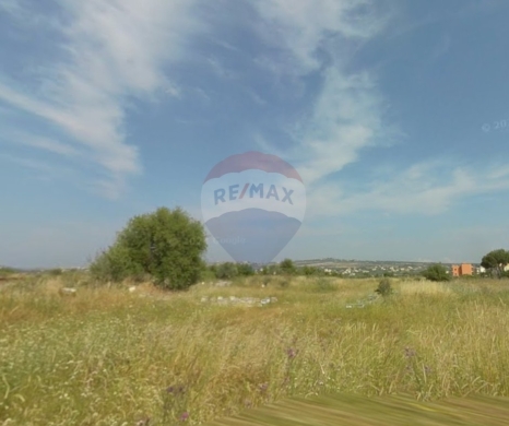 Lands for sale in Btourram - R9-3191 Land for Sale in Btourram - Koura أرض للبيع في بطرام الكورة (3,502 m², Agricultural, Zoning 10/5)